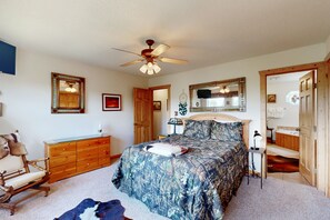 3 bedrooms, WiFi, bed sheets - Charming house w/ incredible views, private hot tub, dog-friendly (Angel Fire)