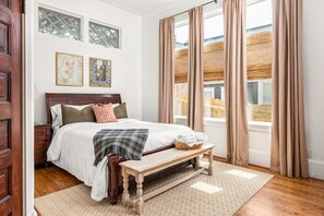 4 bedrooms, iron/ironing board, Internet, bed sheets