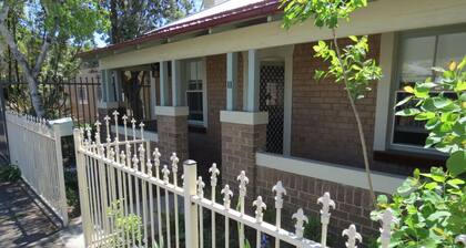 Stylish country cottage in central Orange