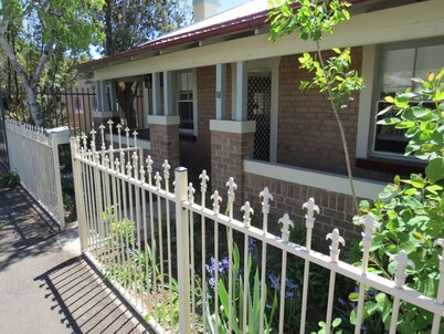 Stylish country cottage in central Orange