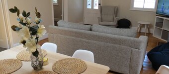 Stylish country cottage in central Orange