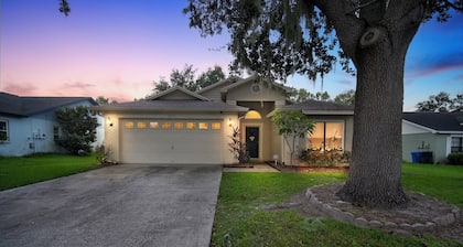 Charming 3-bedroom Pet Friendly house in tranquil Riverview