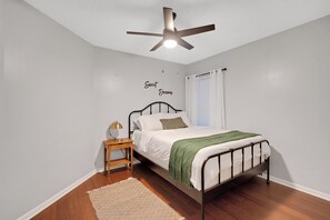 3 bedrooms, iron/ironing board, WiFi, bed sheets