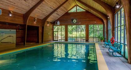 Lake-view dog-friendly condo with pools, hot tub, sauna, tennis, & balcony