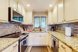 Fridge, microwave, oven, stovetop - Lake-view dog-friendly condo with pools, hot tub, sauna, tennis, & balcony (Sapphire)