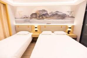 A hotel room with two single beds, a large wall mural, and bedside lamps. - Kunshan Lushan Resort (Kunshan)