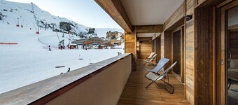 8-person flat in a new residence on the snow front