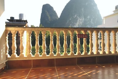 Yangshuo Huayuan Hotel (20 yuan Renminbi Scenic Area)