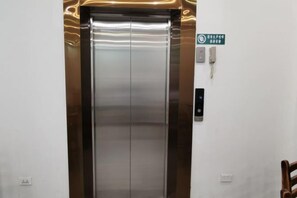 Interior - Yangshuo Huayuan Hotel (20 yuan Renminbi Scenic Area) (Yangshuo)