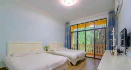 Yangshuo Huayuan Hotel (20 yuan Renminbi Scenic Area)