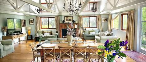 Télévision, cheminée