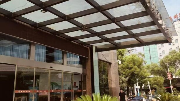 Imej tidak diklasifikasikan, 1 daripada 61, butang