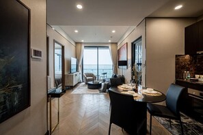 Leilighet, 1 soverom | Sengetøy av topp kvalitet, minibar og skrivebord