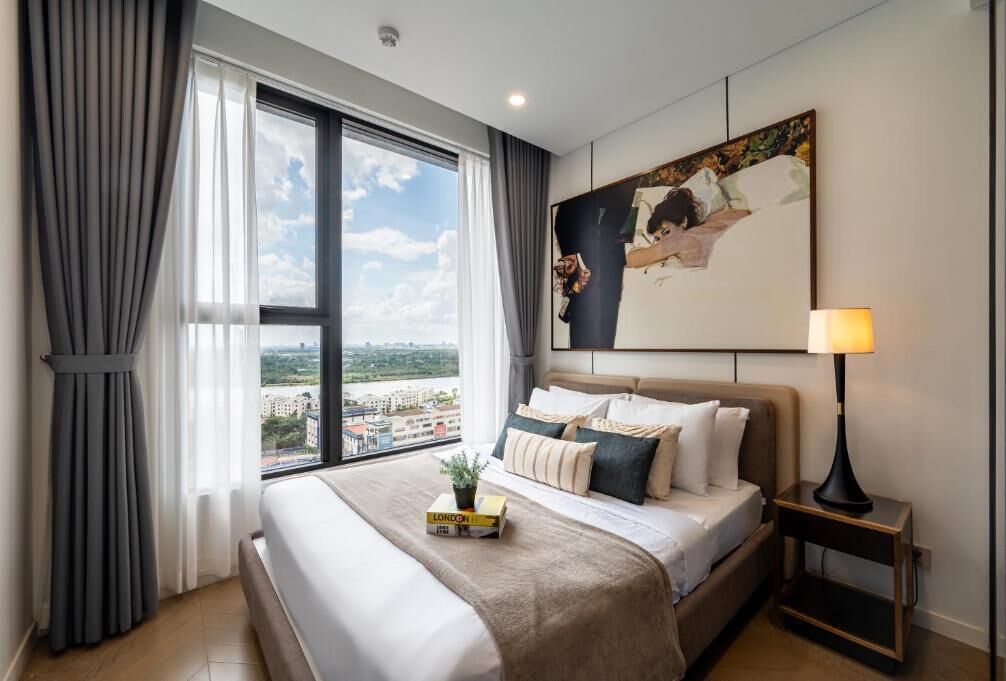 Premium bedding, minibar, desk, laptop workspace