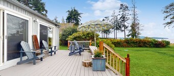 Dog and family-friendly escape with deck, bay view, and Wifi