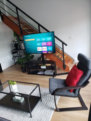 Interior - "Elegant Downtown Vancouver Loft " (Vancouver)