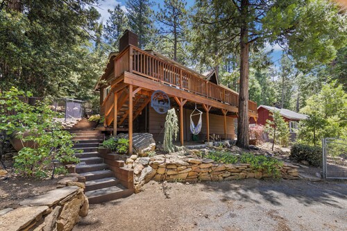 Central Heat & Air, WiFi, Wall Mural and Fully fenced minutes from downtown