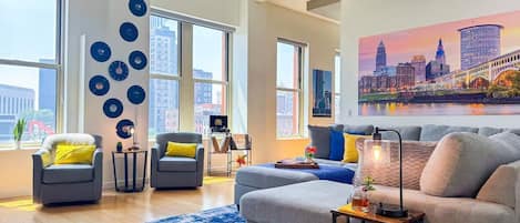 Condo, 2 habitaciones | Área de sala de estar | Servicios de streaming