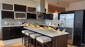 Condo, 2 quartos | Cozinha privada | Geladeira, fogão, cafeteira/chaleira, chaleira elétrica
