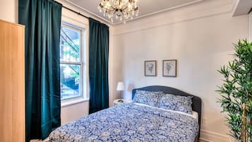 Bureau, fer et planche Ă repasser, Wi-Fi, draps fournis