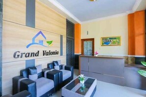 Lobby - Grand Valonia Hotel Cafe & Park Jember (Sumbersari)