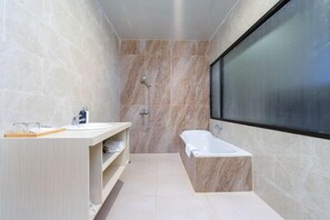 Room - Grand Valonia Hotel Cafe & Park Jember (Sumbersari)