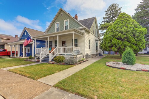 3 Mi to Cedar Point: Sunny Sandusky Home w/ Yard