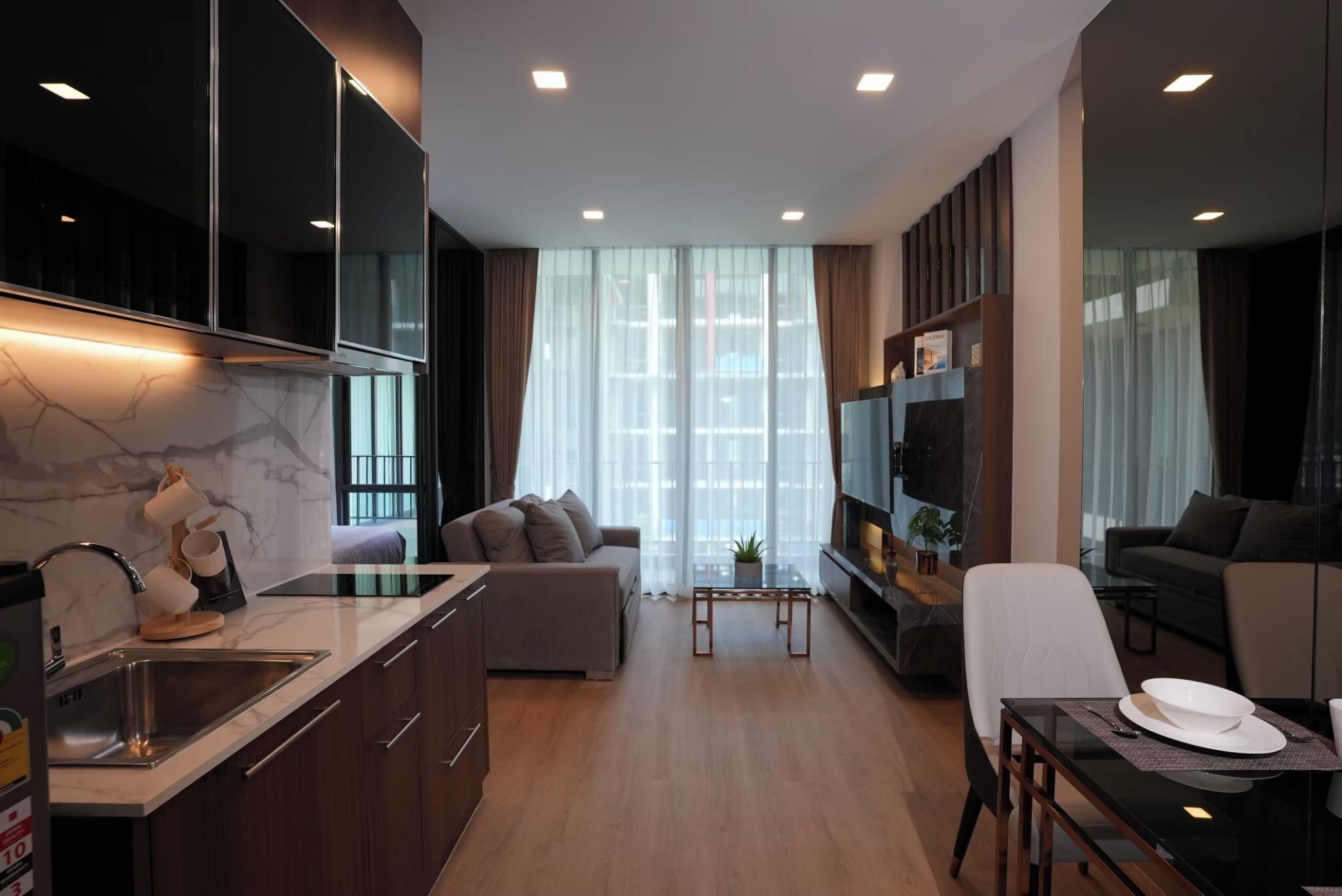 Luxury Condo, 1 King Bed, Balcony, Pool View | 1 bedroom, individually decorated, free WiFi, bed sheets