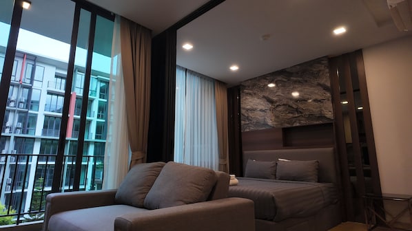 Luxury Condo, 1 King Bed, Balcony, Pool View | 1 bedroom, individually decorated - Oabkod khaoyai at forest khaoyai (Pak Chong)