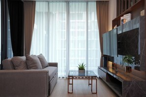 Appart'hôtel Luxe, 1 très grand lit, balcon, vue piscine | 1 chambre, décoration personnalisée, Wi-Fi gratuit, draps fournis