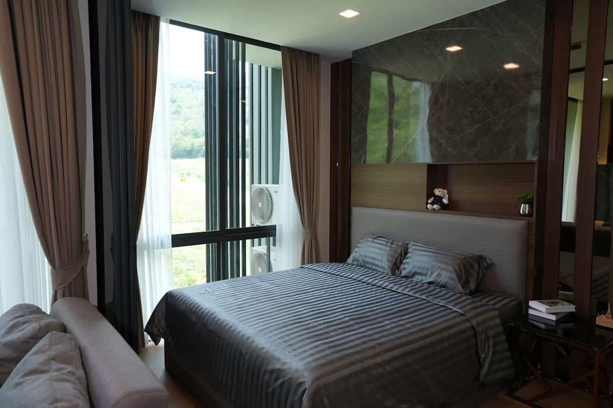Appartamento Luxury, 1 letto king con divano letto, balcone, vista montagna | 1 camera, con stile personalizzato, una scrivania, postazione laptop