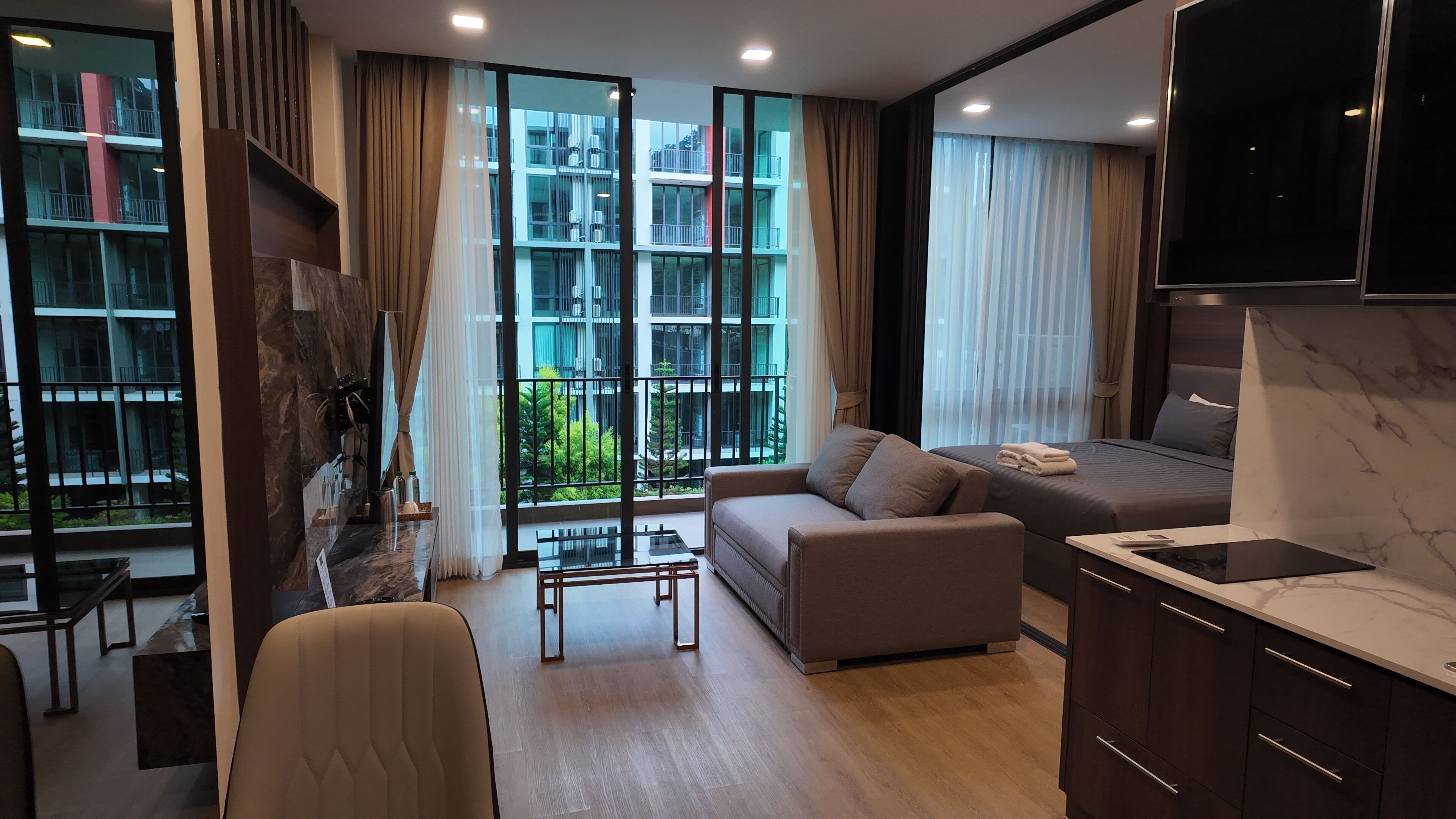 1 habitación y decoración personalizada 