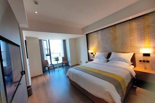 Meitian Holiday Hotel (Shaanxi University of Technology)