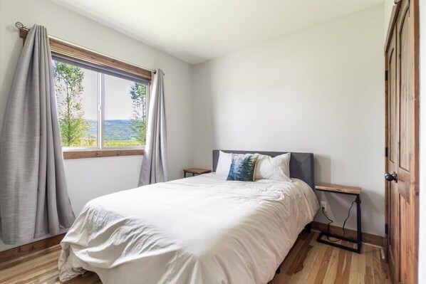 5 室のベッドルーム、デスク、アイロン / アイロン台、旅行用ベビーベッド