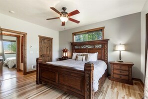 5 bedrooms, desk, iron/ironing board, travel cot