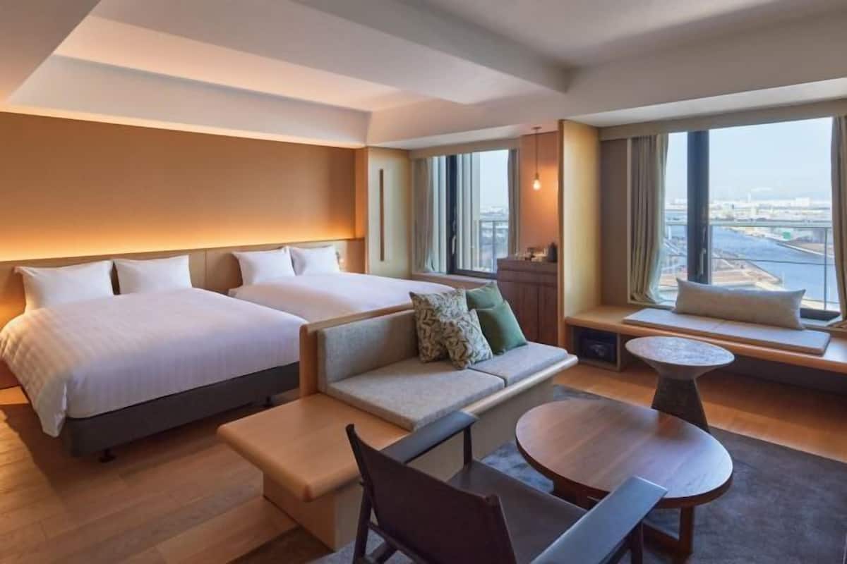 In-room safe, free WiFi, bed sheets