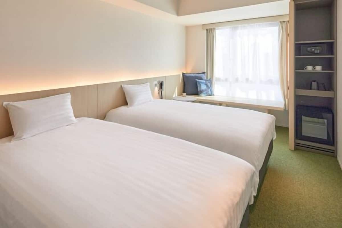 Caja fuerte, wifi gratis, ropa de cama