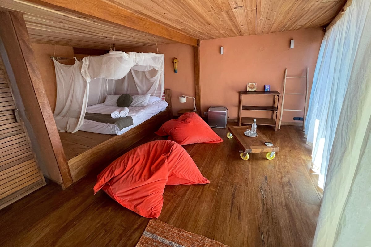 Habitació Comfort, balcó, vistes a la piscina | 1 dormitori, caixa forta a l'habitació, wifi gratuïta i roba de llit