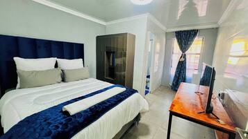 1 bedroom, iron/ironing board, internet, bed sheets