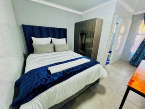 1 chambre, fer et planche à repasser, accès Internet, draps fournis