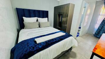 1 bedroom, iron/ironing board, internet, bed sheets