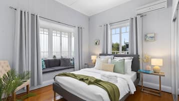 4 bedrooms, desk, iron/ironing board, WiFi