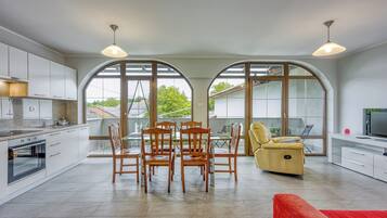 Family Apartment, Multiple Bedrooms (Cesar's Karst Apartment Teran) | Interior