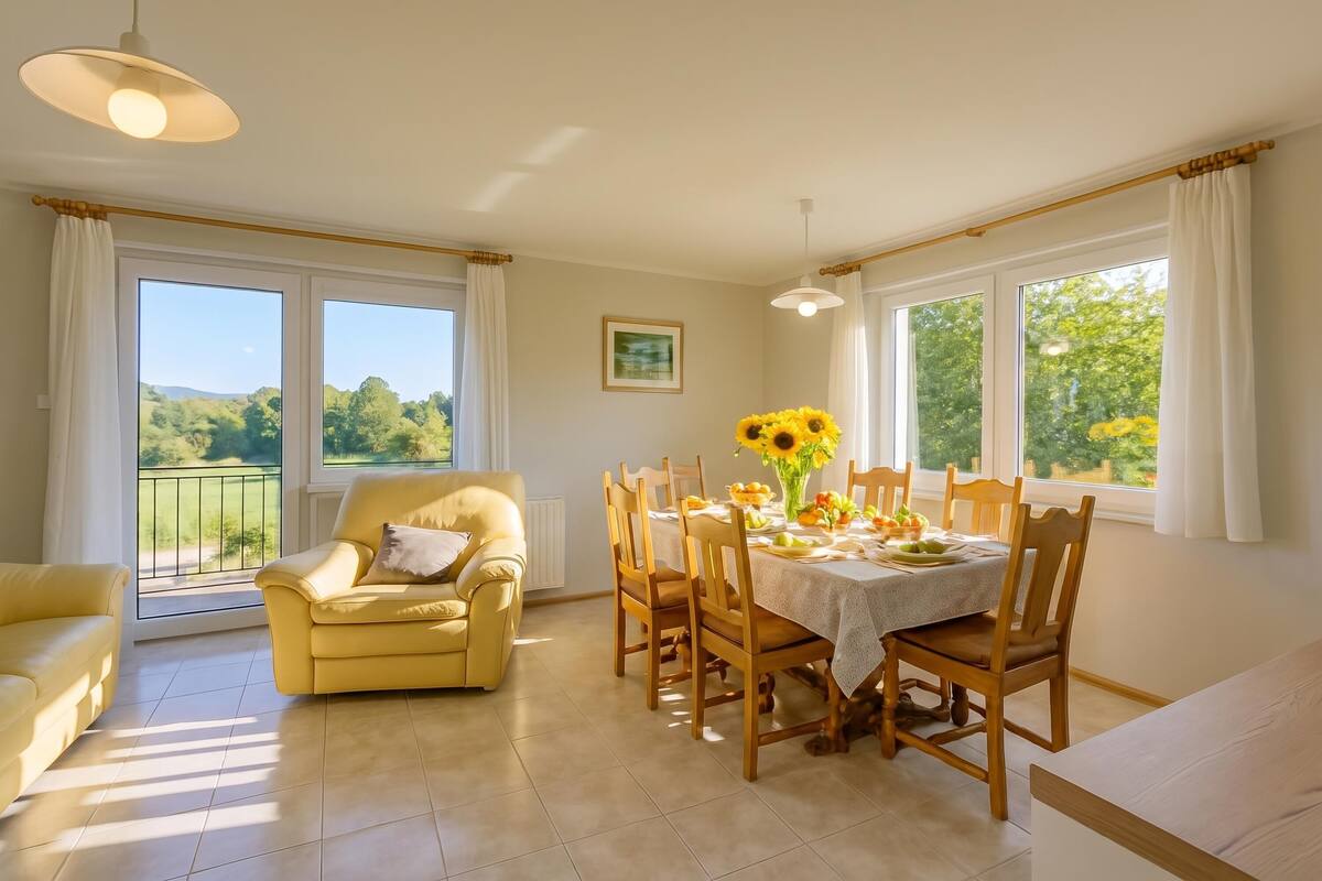 Standard-Apartment, 2 Schlafzimmer, Balkon (Brin Karst Family Apartment with) | Speisen