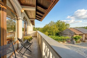 Family Apartment, Multiple Bedrooms (Cesar's Karst Apartment Teran) | Outdoor dining - Cesar\'s Karst Apartments (Sezana)