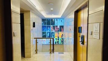 المنشأة من الداخل