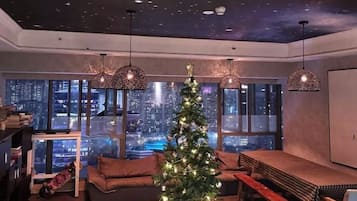 المنشأة من الداخل