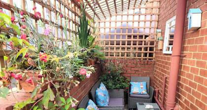 Sooty Babe colliery cottage.10 mins walk to beach and Castle Eden nature reserve