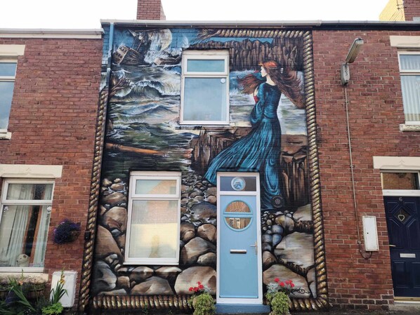 Exterior detail - Sooty Babe colliery cottage.10 mins walk to beach and Castle Eden nature reserve (Blackhall Colliery)
