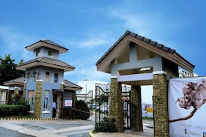 Unclassified image, 3 of 5, button - La Casa Parañaque (Paranaque)
